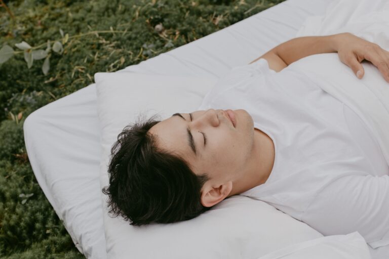 REM Sleep vs Deep Sleep for Recovery: How to Get the Most Out of Your Sleep Cycle